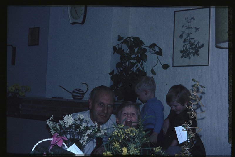 22.Delft dec 1967 Papa,Brigitte,Marion,Peter.JPG